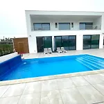 Casa Iroko - A Modern Villa, With Private Pool, In A Quiet Area Βίλα *
