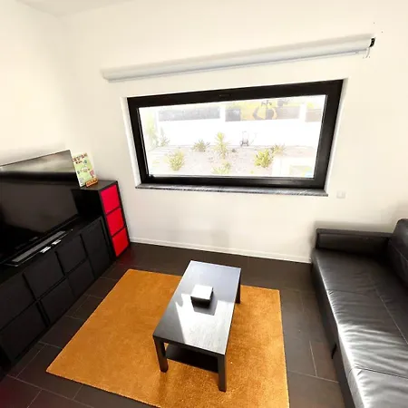 Casa Iroko - A Modern Villa, With Private Pool, In A Quiet Area Вилла Nadadouro