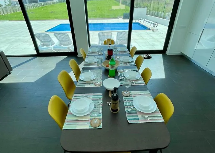 Casa Iroko - A Modern Villa, With Private Pool, In A Quiet Area * Nadadouro