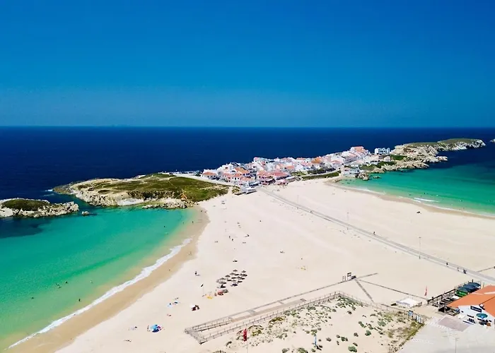 Casa Iroko - A Modern Villa, With Private Pool, In A Quiet Area Nadadouro