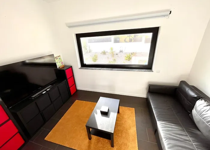 Casa Iroko - A Modern Villa, With Private Pool, In A Quiet Area Villa Nadadouro