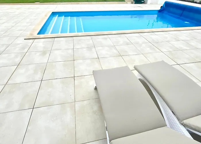 Casa Iroko - A Modern Villa, With Private Pool, In A Quiet Area Nadadouro